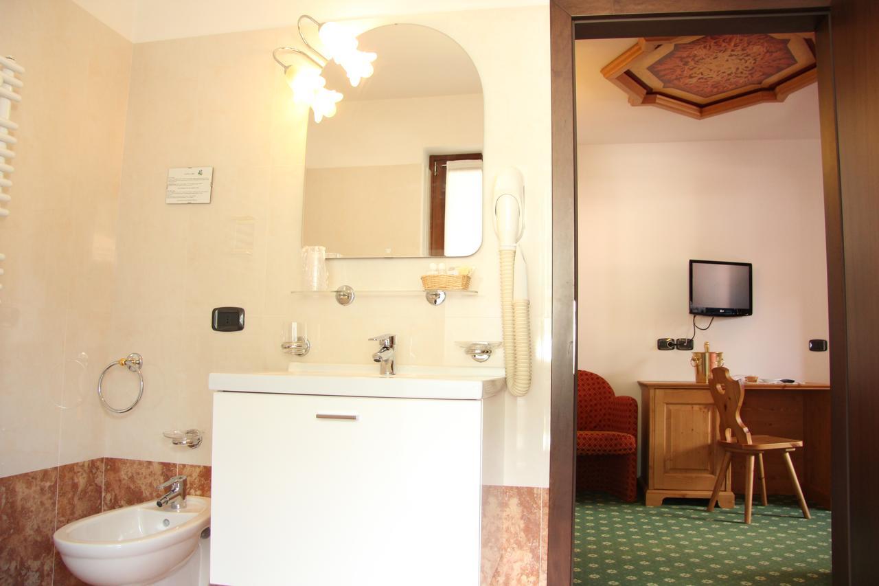 Hotel Lory ピンツォーロ エクステリア 写真